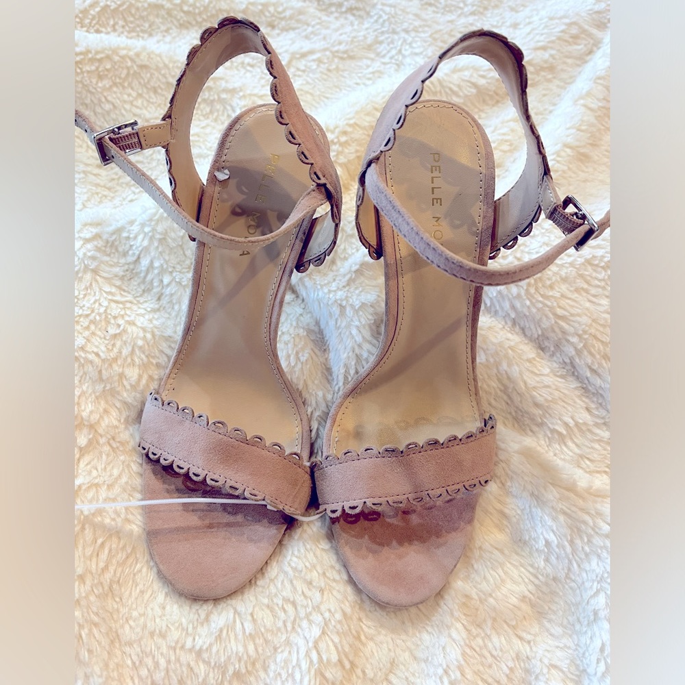 Women’s Pelle Moda kitten heel Sandals  Size 7 1/2